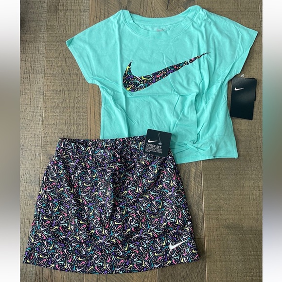 Nike Little Girl Skirt Outfit - Picture 1 of 4